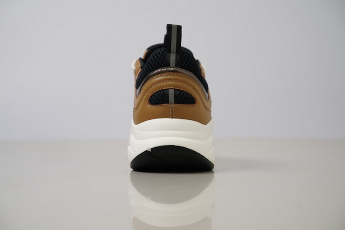 d1or b22 sneaker