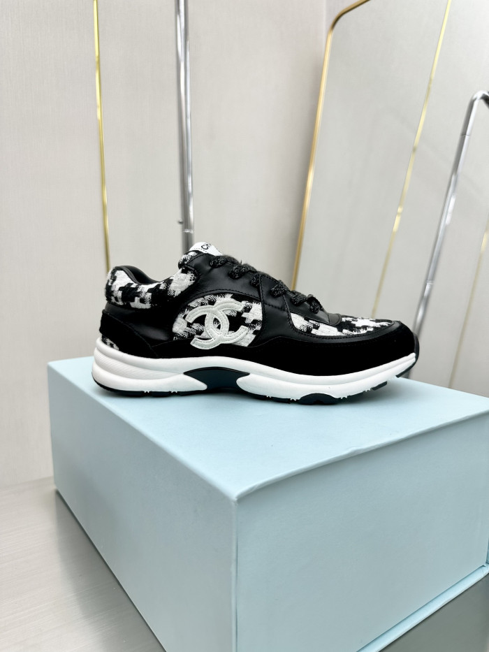 Ch**el sneaker