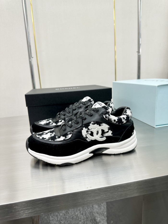 Ch**el sneaker