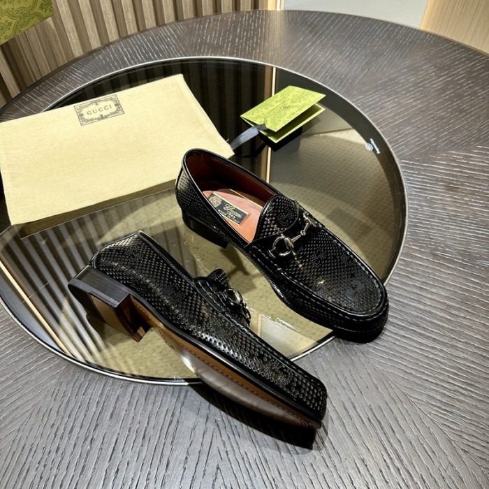 G*u*i loafer