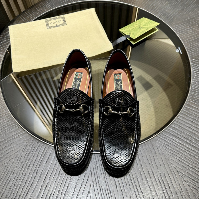 G*u*i loafer