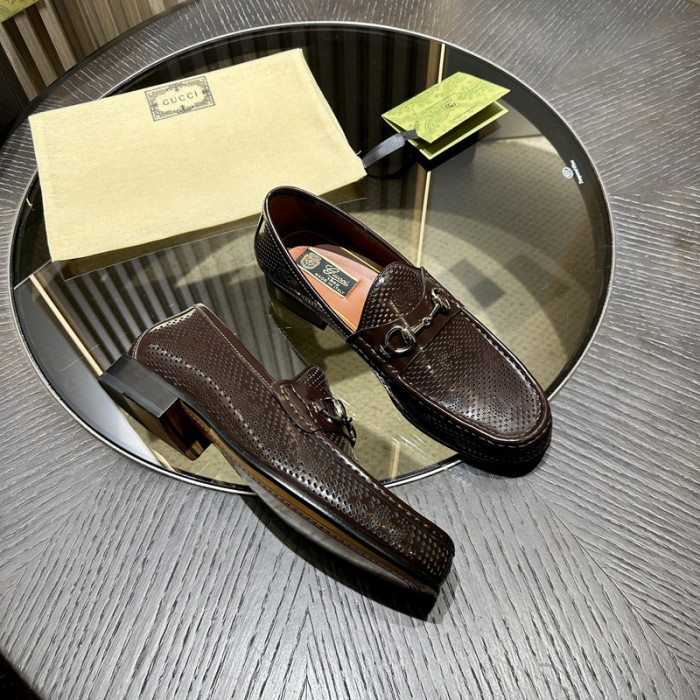 G*u*i loafer