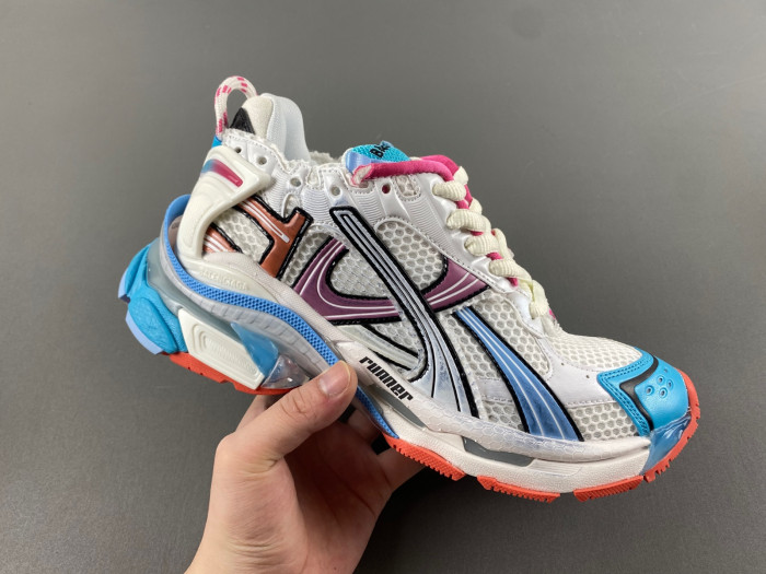 blcg runner sneaker