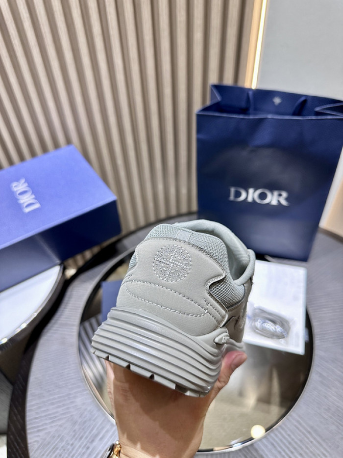D1OR B30 SNEAKER