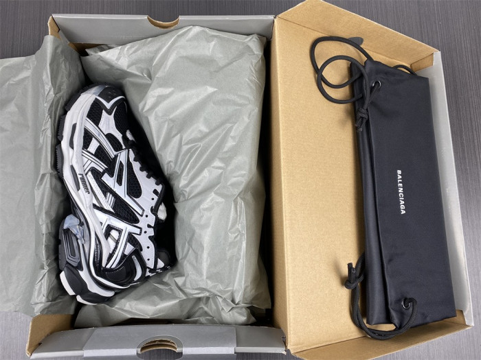 blcg runner sneaker