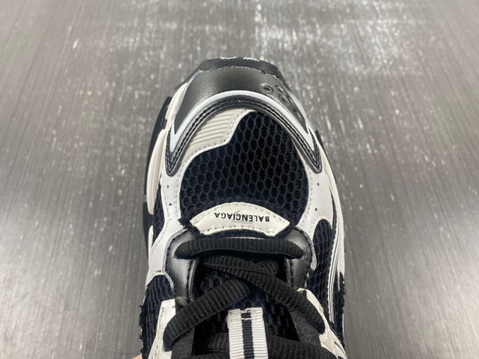 BLCG RUNNER SNEAKER