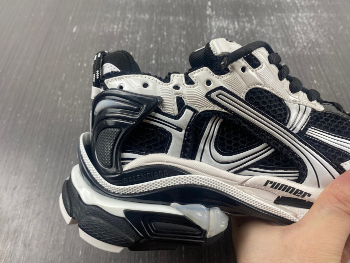 BLCG RUNNER SNEAKER