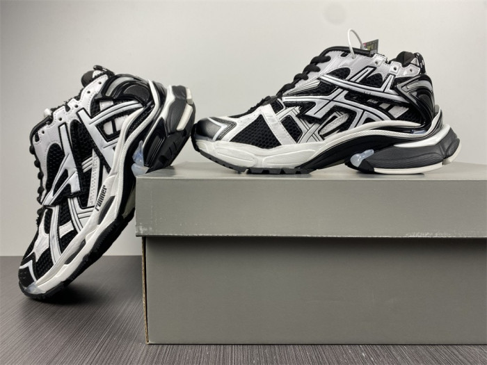 blcg runner sneaker