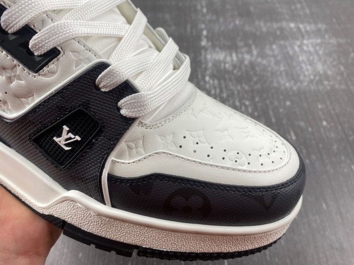 LOU1VTON trainer (EU47)