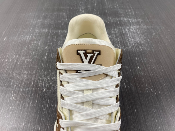 LOU1VTON trainer (EU47)