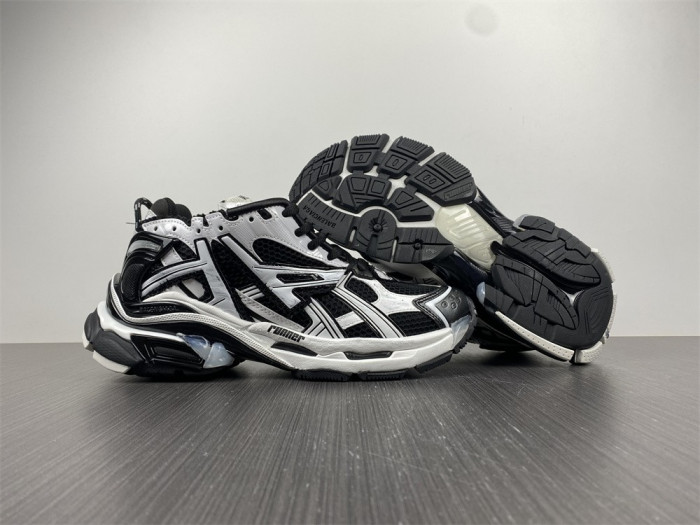 blcg runner sneaker