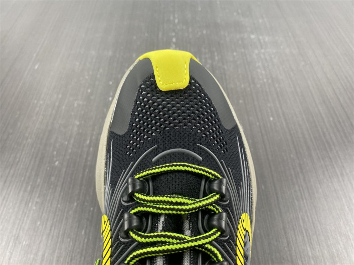 G*u*i1 run sneaker