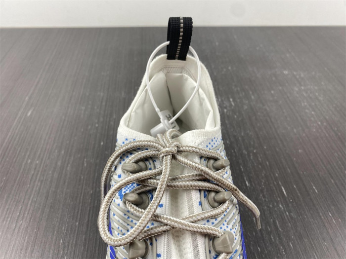 G*u*i1 run sneaker