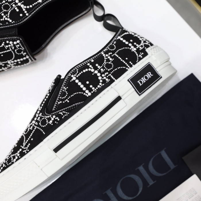 d1or b23 sneaker