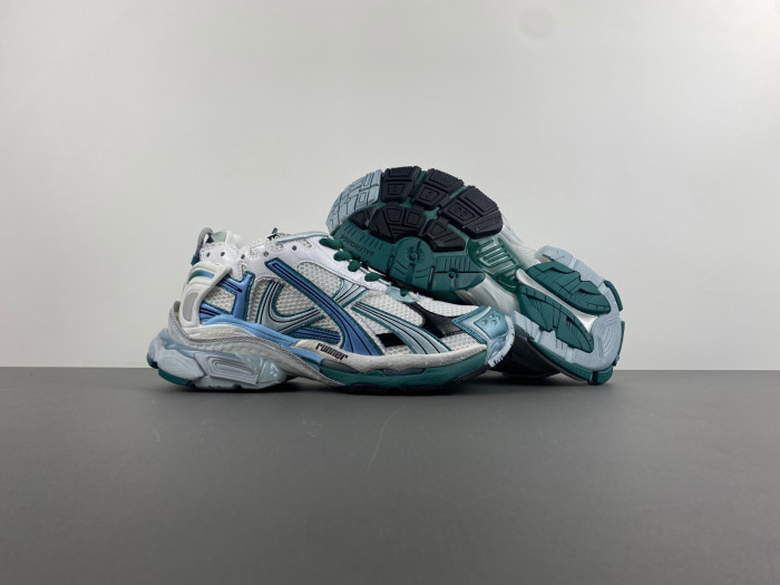 blcg runner sneaker