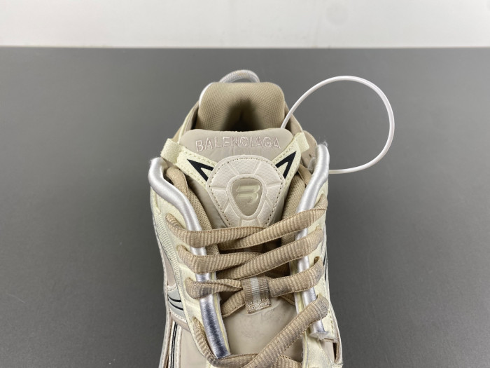 blcg runner sneaker