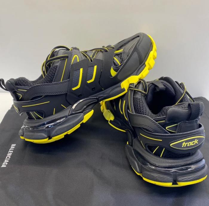 BLCG Track Black Yellow 542023 W3AC1 1070