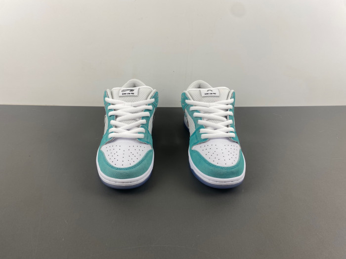 nike sb dunk low april skateboards fd2562-400