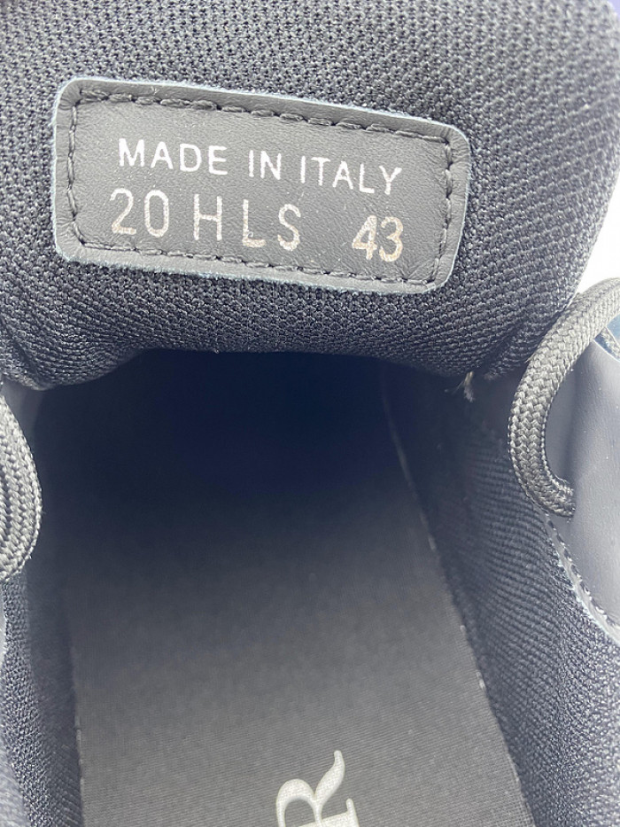 d1or b22 sneaker