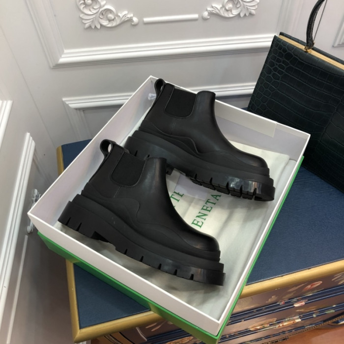 botteg*Ve*ne*ta tire leather ankle boots
