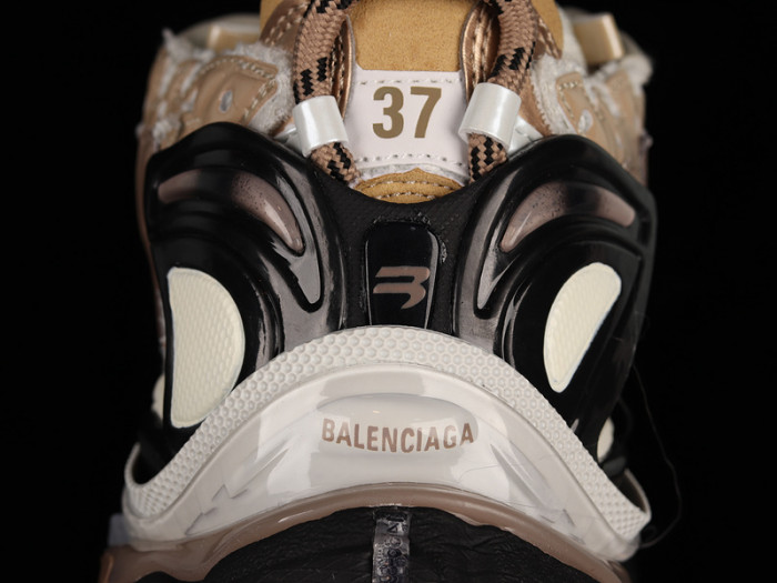 blcg runner sneaker
