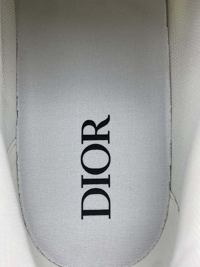 d1or b22 sneaker