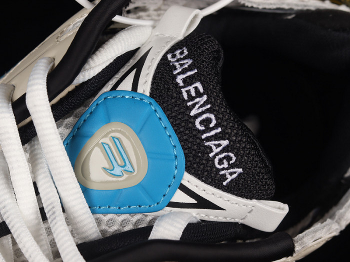 blcg runner sneaker